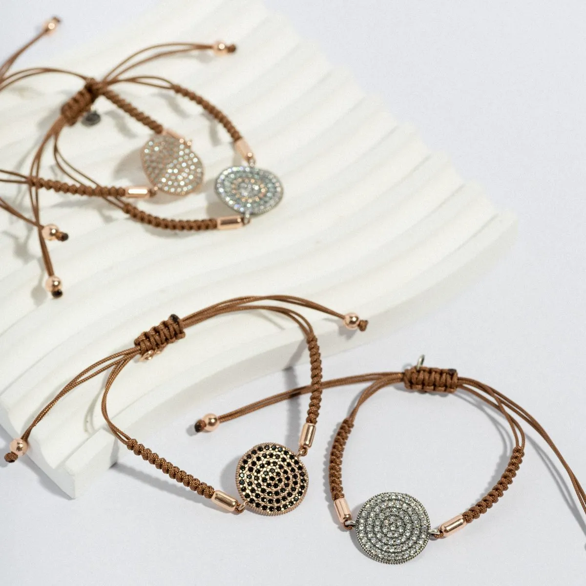 Pulsera Sunfield Áine de plata con circonitas verde mint y macramé ajustable PU065020/255